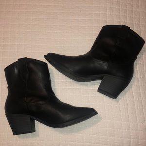 Target Universal Thread Booties